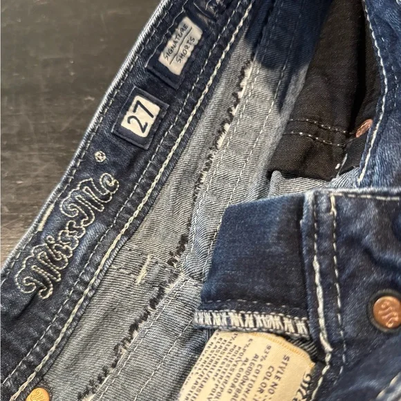 Miss Me Dark Wash Denim Signature Jean Shorts With Flap Pockets - Size 27 - Picture 5 of 8